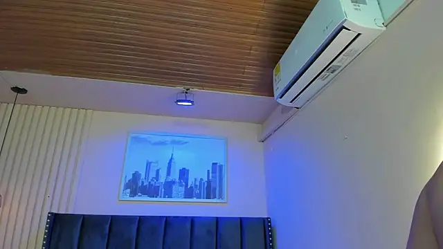 Snapshot of viiolett_lee chatting on November 14, 2025, 10:40 pm viiolett lee online show from November 14, 2025, 10:40 pm