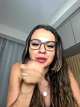 carol amorim online show from October 3, 2025, 3:03 am