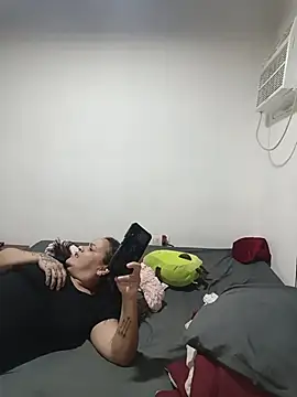 Milfvalesk online show from June 14, 2026, 1:03 am