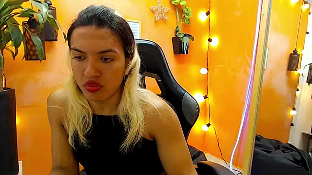 aslyhernandez 7 online show from January 27, 2025, 5:26 pm