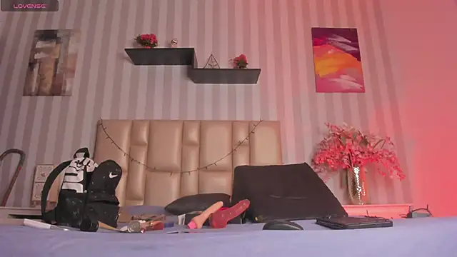 Snapshot of vayoleen chatting on December 17, 2024, 3:28 pm vayoleen online show from December 17, 2024, 3:28 pm