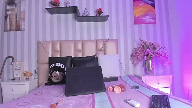 Snapshot of vayoleen chatting on December 18, 2024, 5:21 pm vayoleen online show from December 18, 2024, 5:21 pm