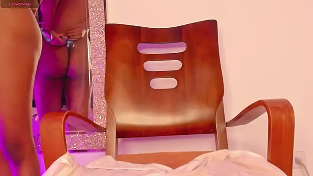 Snapshot of vayoleen chatting on December 19, 2024, 9:18 am vayoleen online show from December 19, 2024, 9:18 am