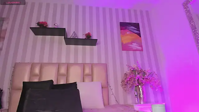 Snapshot of vayoleen chatting on December 19, 2024, 12:23 pm vayoleen online show from December 19, 2024, 12:23 pm