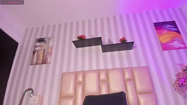 Snapshot of vayoleen chatting on December 24, 2024, 2:44 pm vayoleen online show from December 24, 2024, 2:44 pm