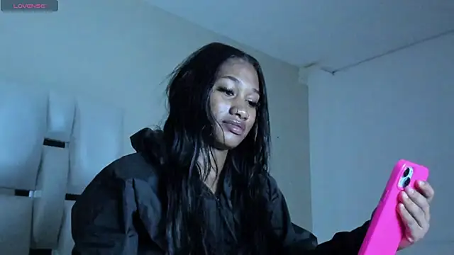 Snapshot of vayoleen chatting on February 16, 2025, 12:54 pm vayoleen online show from February 16, 2025, 12:54 pm