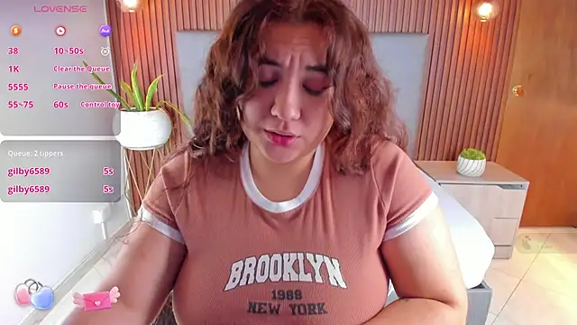 Snapshot of nadine_russo chatting on December 28, 2024, 3:37 pm nadine russo online show from December 28, 2024, 3:37 pm