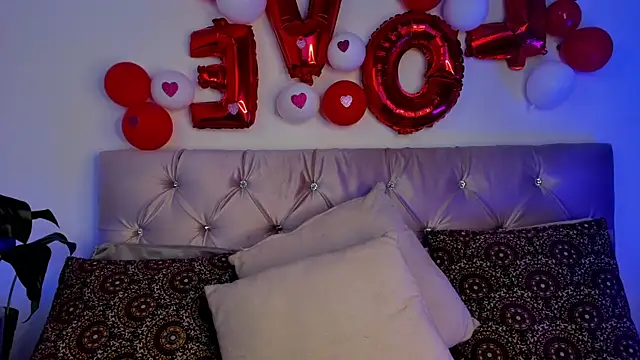 Redpandaa  online show from February 18, 2025, 2:27 pm