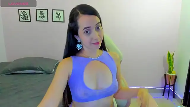 Snapshot of sophie_pazz chatting on January 6, 2026, 10:45 pm sophie pazz online show from January 6, 2026, 10:45 pm