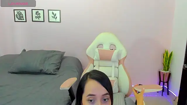 sophie pazz online show from August 6, 2026, 10:00 pm