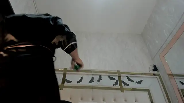 Victoriaa millers online show from October 28, 2025, 7:05 pm