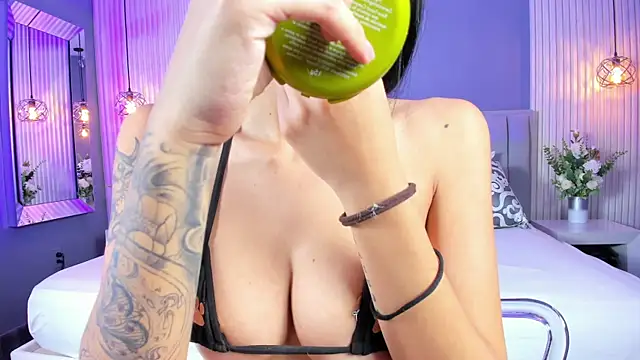 CaitlynCouper online show from October 14, 2025, 10:54 pm