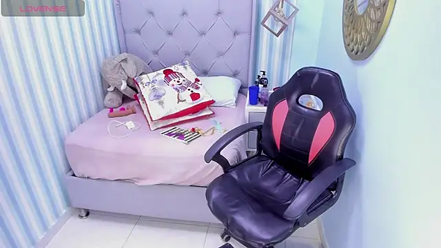 Snapshot of LINASTARK chatting on December 13, 2024, 3:05 am LINASTARK online show from December 13, 2024, 3:05 am