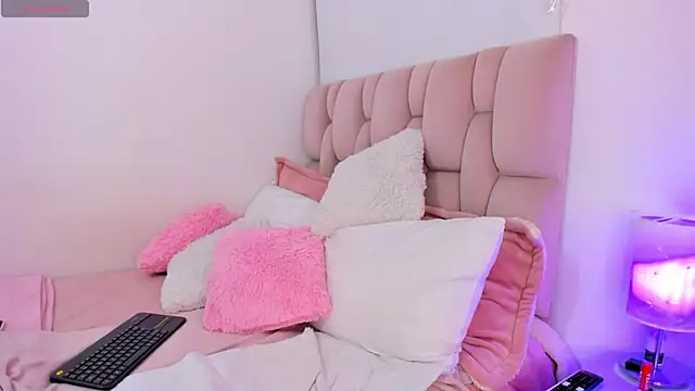 ZarianaEvanz online show from May 27, 2026, 1:57 am
