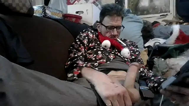 Snapshot of gettinit2wice chatting on November 28, 2025, 9:45 am gettinit2wice online show from November 28, 2025, 9:45 am