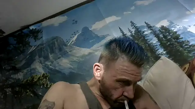 Snapshot of gettinit2wice chatting on July 8, 2026, 1:43 am gettinit2wice online show from July 8, 2026, 1:43 am