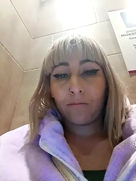 Snapshot of florecita9 chatting on December 15, 2024, 1:02 am florecita9 online show from December 15, 2024, 1:02 am