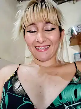 Snapshot of florecita9 chatting on January 31, 2025, 12:06 am florecita9 online show from January 31, 2025, 12:06 am