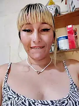 Snapshot of florecita9 chatting on February 21, 2025, 11:43 pm florecita9 online show from February 21, 2025, 11:43 pm