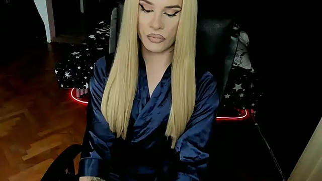 Snapshot of EvelynLexy chatting on October 15, 2025, 8:36 am EvelynLexy online show from October 15, 2025, 8:36 am