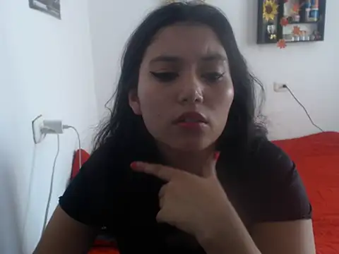 HannaKlein online show from February 4, 2025, 7:22 pm