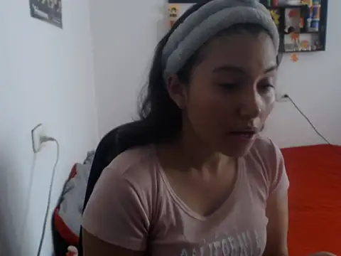 HannaKlein online show from February 6, 2025, 7:18 pm