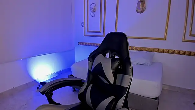 Snapshot of caro03x chatting on November 13, 2025, 2:21 am caro03x online show from November 13, 2025, 2:21 am