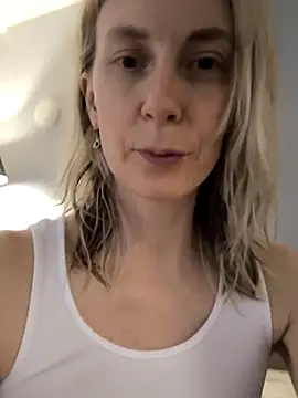 AvelinaLeoni online show from March 2, 2026, 6:36 am