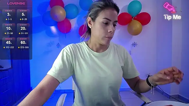 candydowson1 online show from December 18, 2024, 7:19 pm