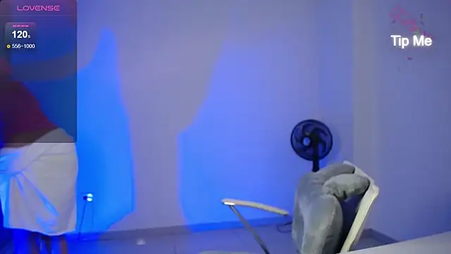 candydowson1 online show from February 14, 2025, 9:43 pm