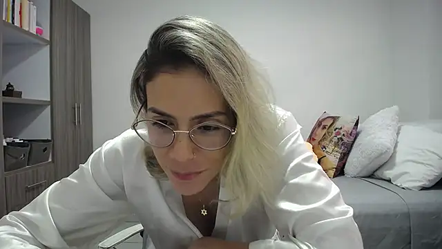 Snapshot of candydowson1 chatting on May 7, 2026, 8:25 pm candydowson1 online show from May 7, 2026, 8:25 pm