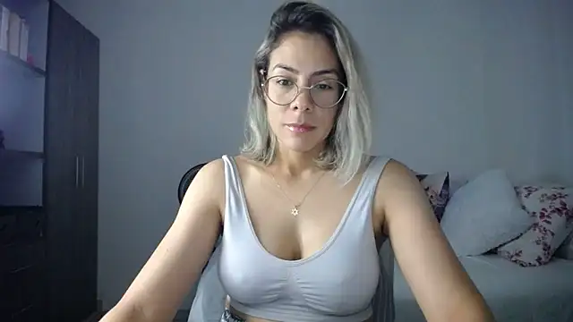 Snapshot of candydowson1 chatting on June 2, 2026, 10:39 am candydowson1 online show from June 2, 2026, 10:39 am