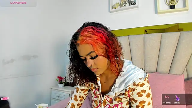 Snapshot of vahiolet_fuentes chatting on December 2, 2025, 3:01 am vahiolet fuentes online show from December 2, 2025, 3:01 am