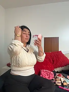 karenlennox1 online show from May 6, 2026, 12:41 am