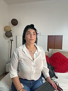 karenlennox1 online show from May 10, 2026, 6:02 pm