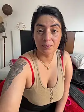 karenlennox1 online show from May 15, 2026, 10:28 pm