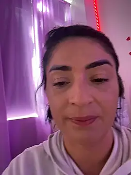 karenlennox1 online show from June 3, 2026, 9:31 pm