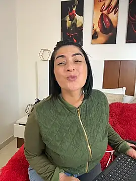 karenlennox1 online show from June 12, 2026, 11:46 pm