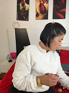 karenlennox1 online show from July 17, 2026, 12:39 am