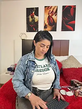 karenlennox1 online show from July 29, 2026, 11:58 pm