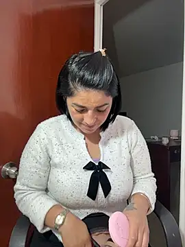 karenlennox1 online show from July 31, 2026, 11:37 pm