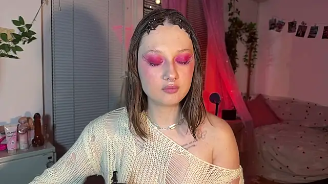 Jenny darling love online show from April 25, 2026, 8:28 pm