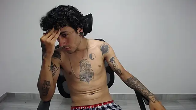 Snapshot of present_the_magic chatting on December 6, 2024, 8:26 am present the magic online show from December 6, 2024, 8:26 am