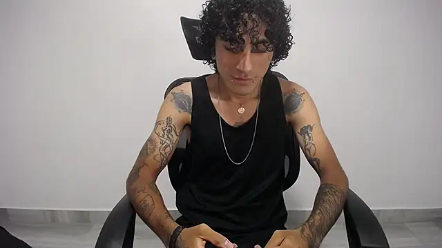 Snapshot of present_the_magic chatting on February 4, 2025, 11:16 pm present the magic online show from February 4, 2025, 11:16 pm