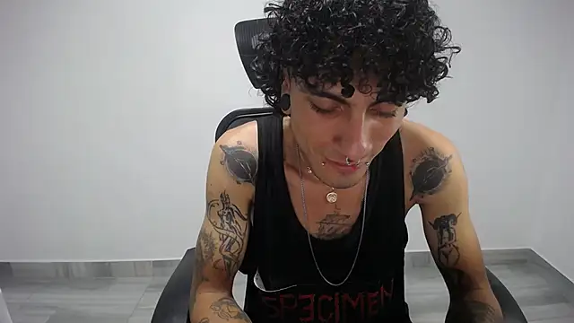 Snapshot of present_the_magic chatting on February 21, 2025, 5:56 am present the magic online show from February 21, 2025, 5:56 am