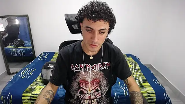 Snapshot of present_the_magic chatting on October 31, 2025, 10:44 pm present the magic online show from October 31, 2025, 10:44 pm