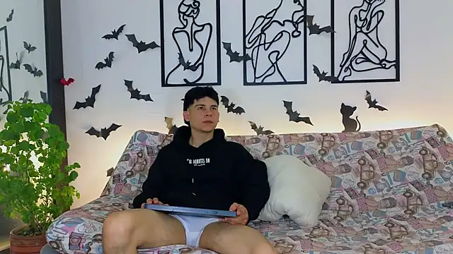 Snapshot of Nicole_and_deam13 chatting on October 7, 2025, 1:47 am Nicole and deam13 online show from October 7, 2025, 1:47 am