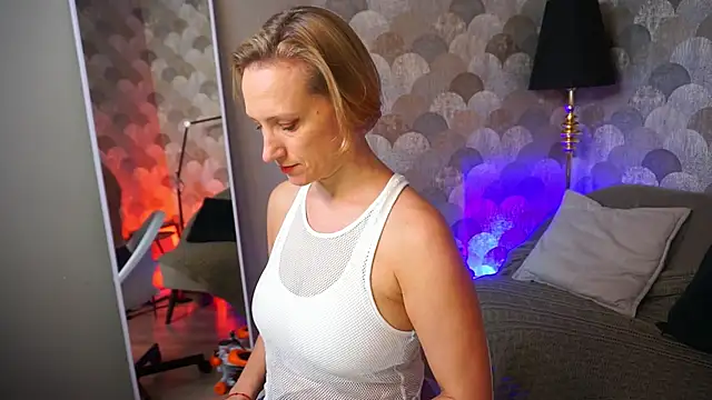 UmaTruewoman online show from June 2, 2026, 5:53 am