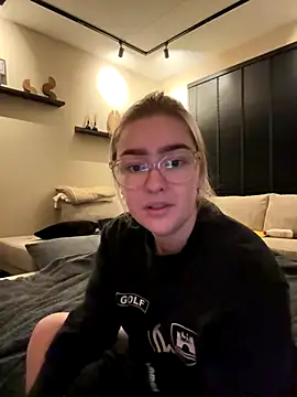 xX HotCouple Xx online show from December 2, 2024, 9:28 pm