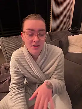 xX HotCouple Xx online show from December 17, 2025, 8:59 pm